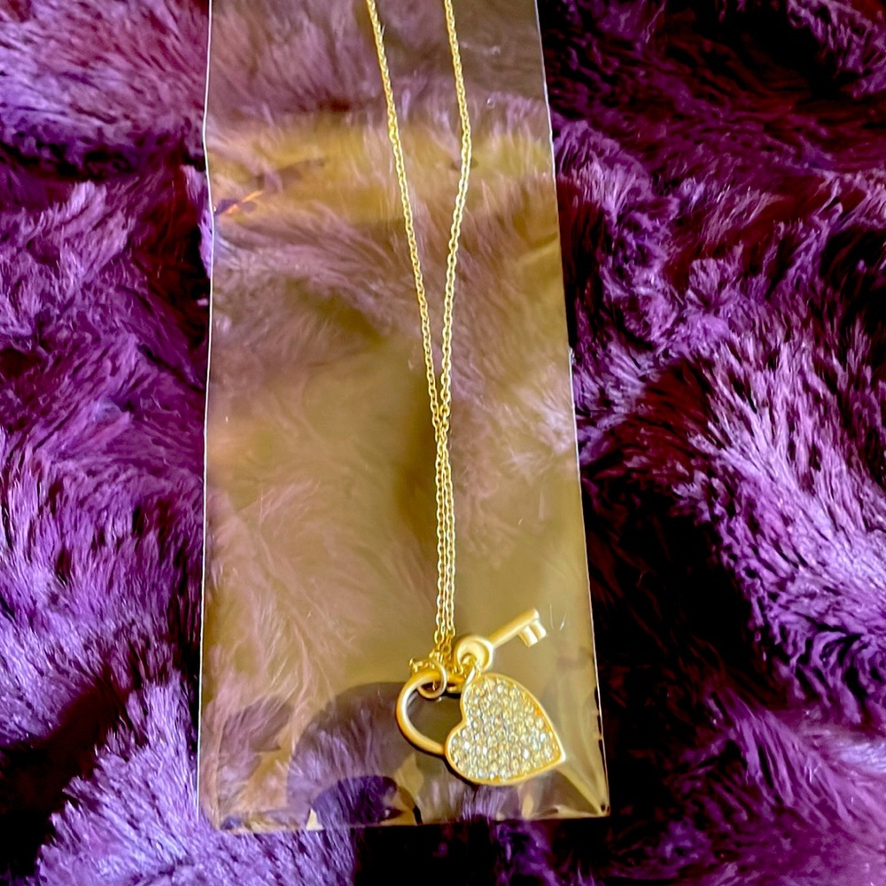 BOUTIQUE QUALITY HEART ❤️ WITH A KEY DIFFERENT LENGTHS !!